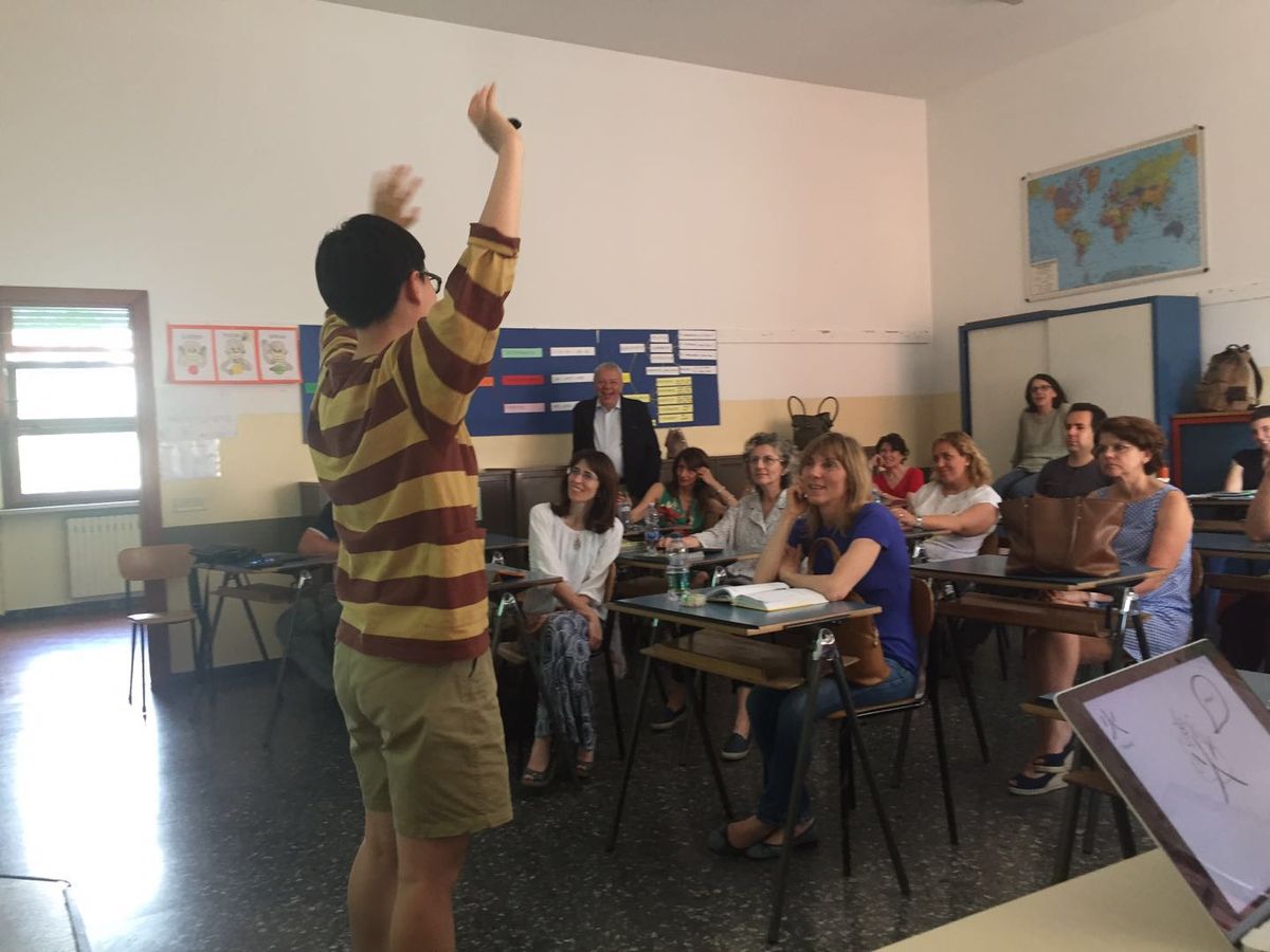 A MIX teacher giving a demo lesson to the Leone XIII primary teachers