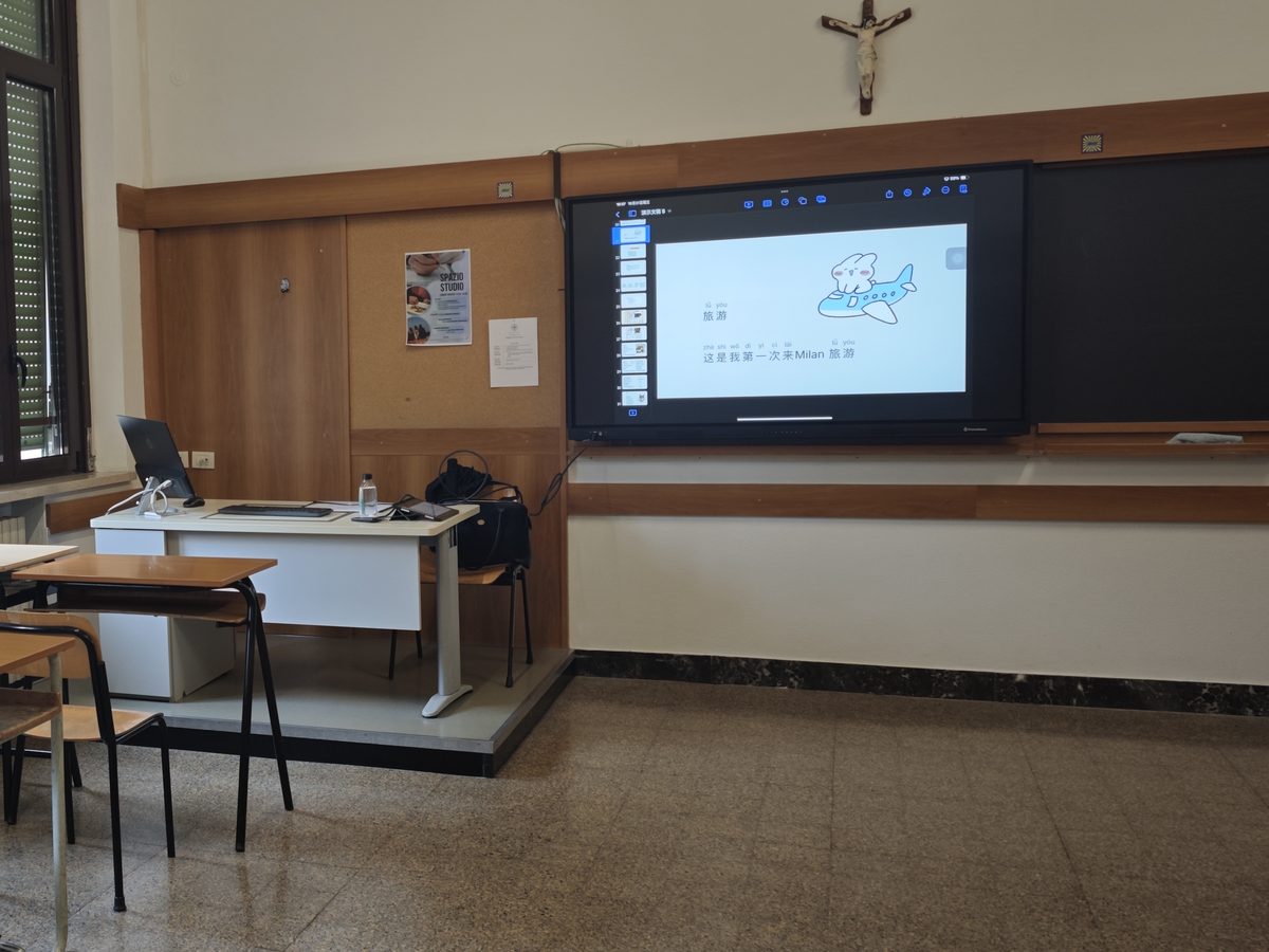 A MIX classroom at Istituto Leone XIII, ready for the lesson